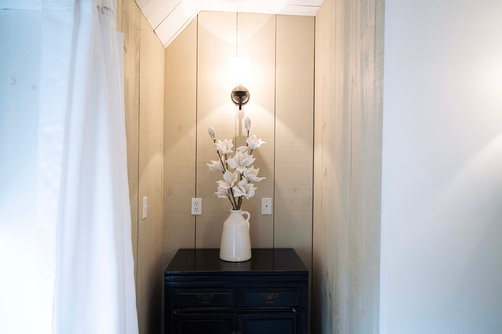 Shaker Suite floral detail