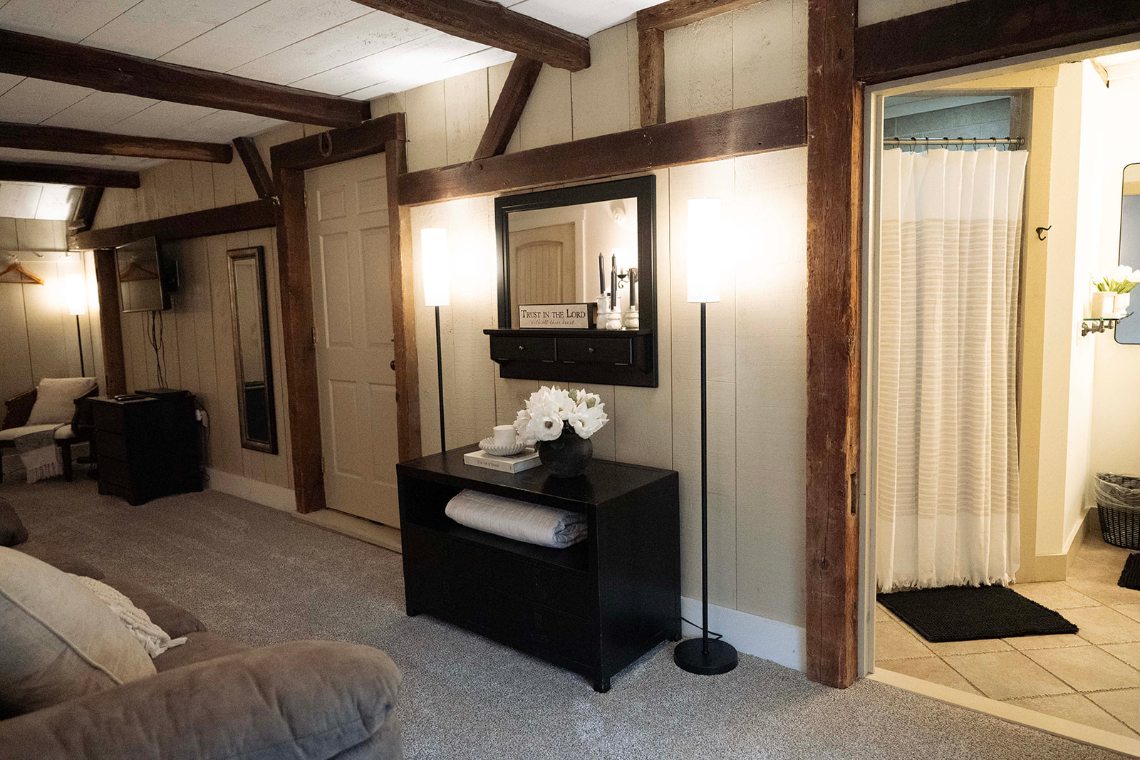 Shaker Suite room and bath approach